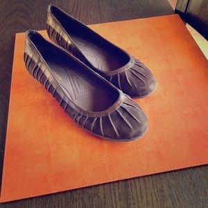 Liz Claiborne Brown Suede flat shoes. Size 8